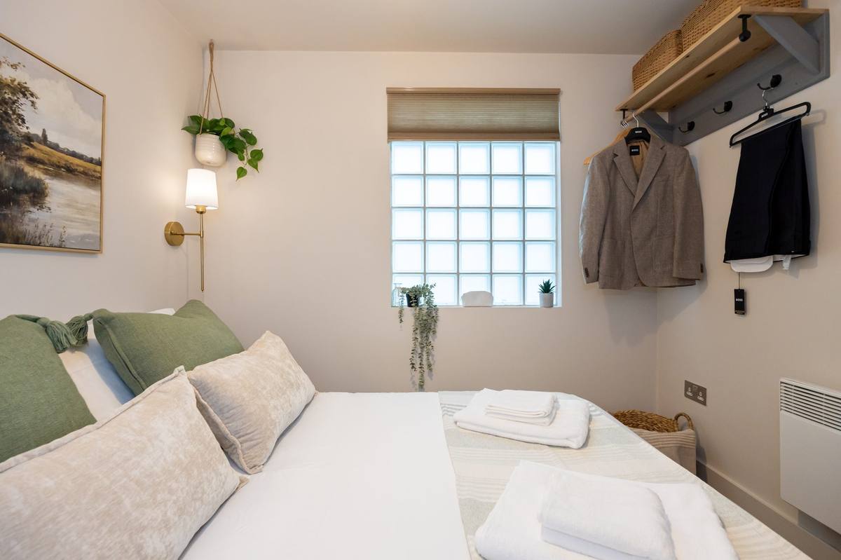 Second bedroom with double bed