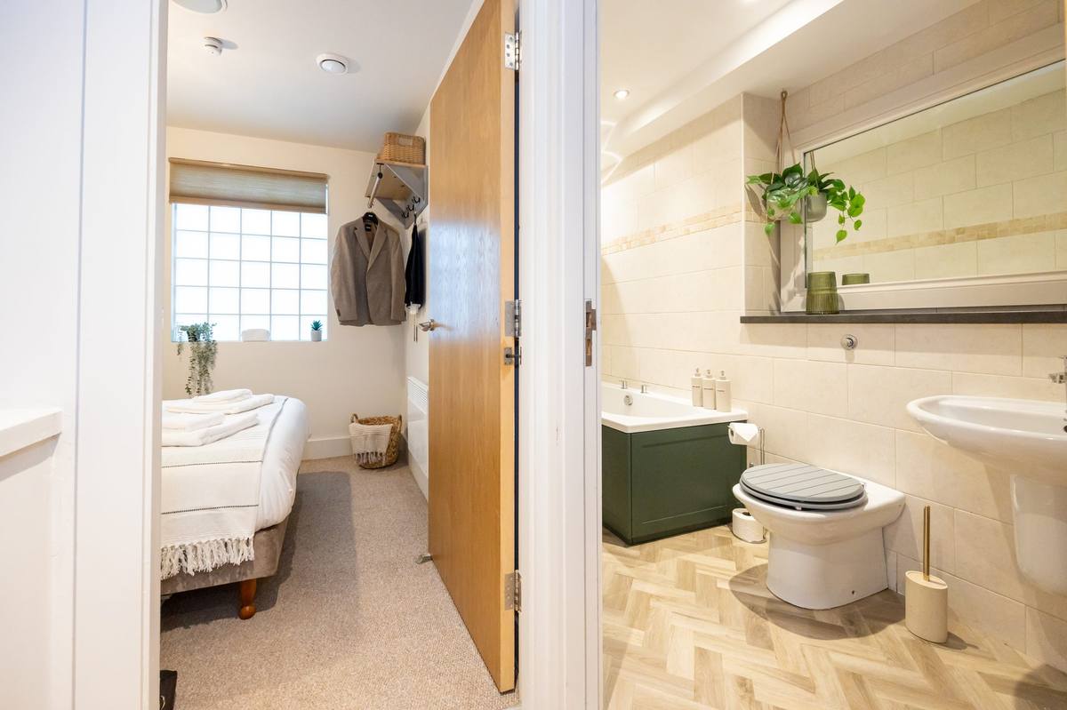 Second bedroom detail